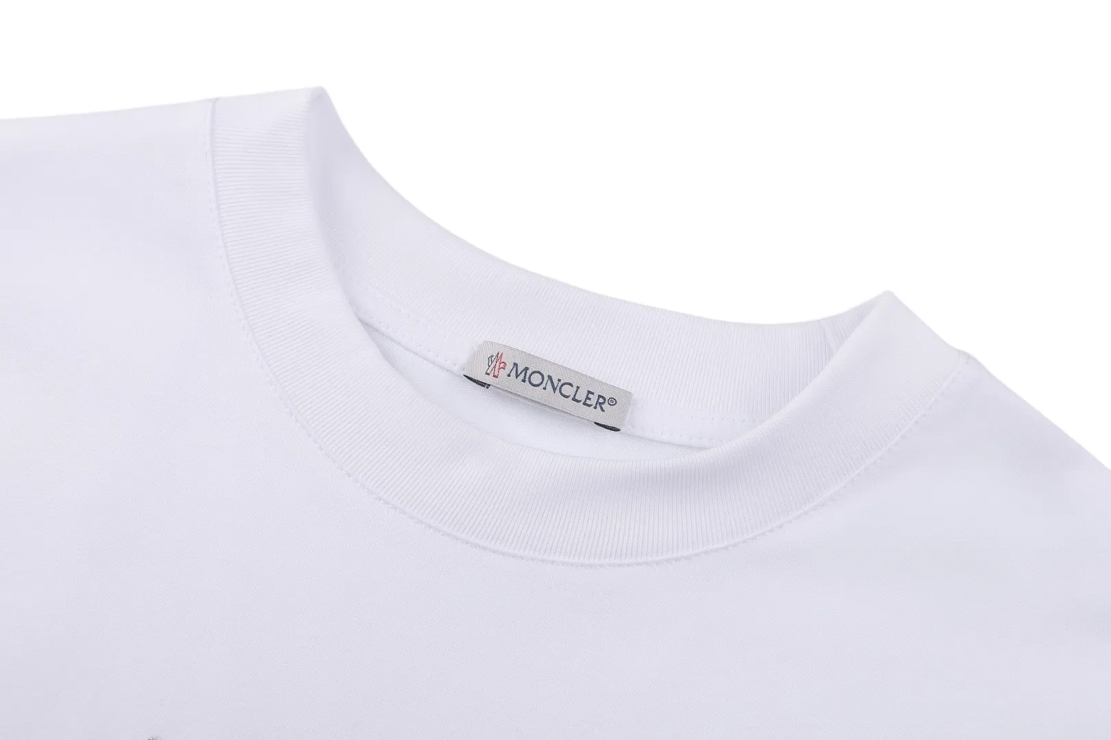 Moncler 26SS （White） 2,399 ， 32 200 100% ， 1*1 285 ， ，Breathable ， 。 ， ， ， 。 ， ； ， ， ， 。 ， ， ， 。 ， ， Same Style ， ， ， ， Same Style。 Size:S-M-L-XL